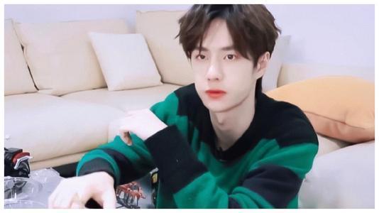 娱乐圈吃瓜爆料 王一博,娱乐圈风云再起，揭秘他的神秘生活